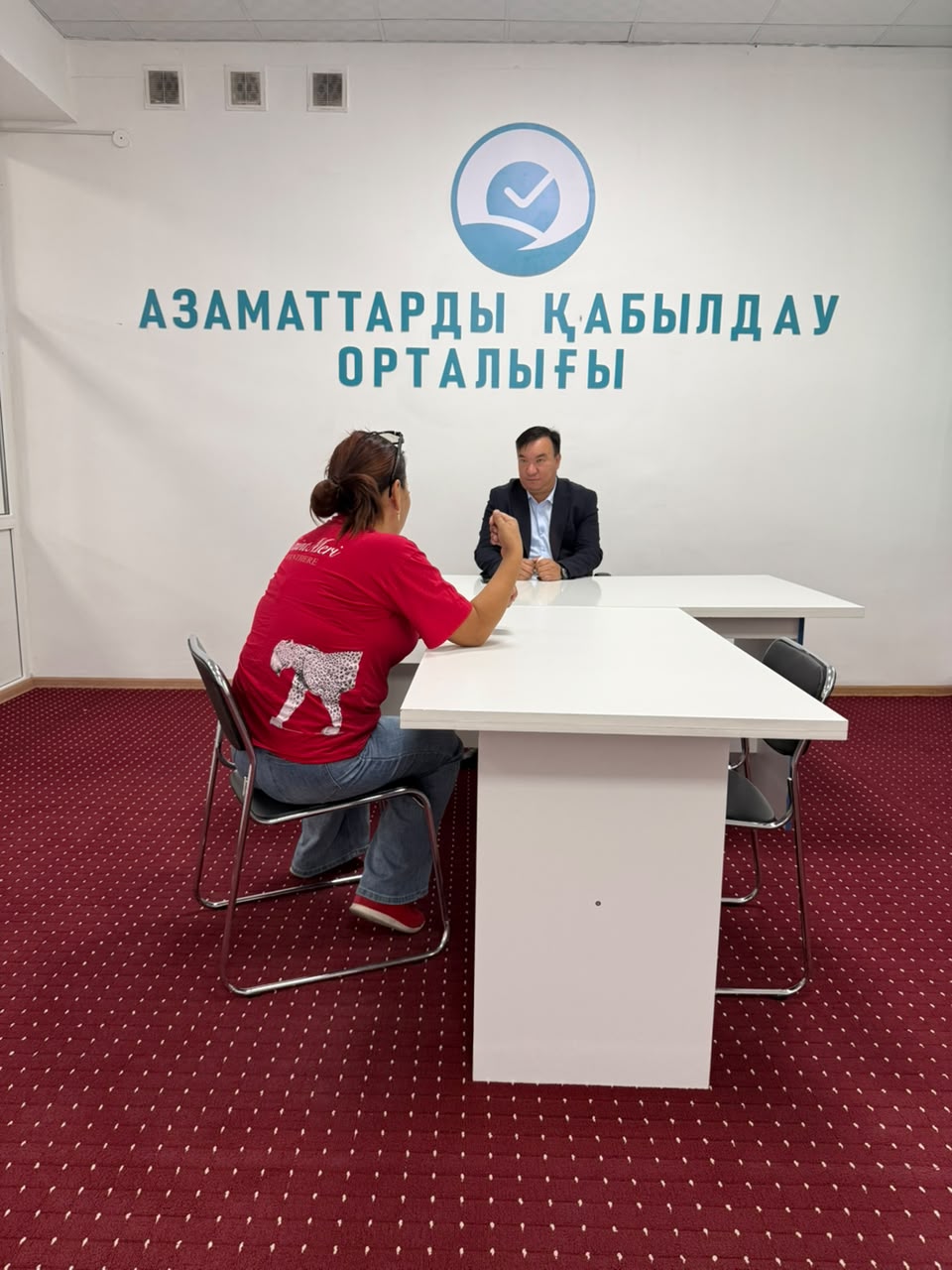 ҮШАРАЛ ҚАЛАЛЫҚ ОКРУГІ ӘКІМІНІҢ  ҚАЛА ТҰРҒЫНДАРЫН ЖЕКЕ ҚАБЫЛДАУЫ