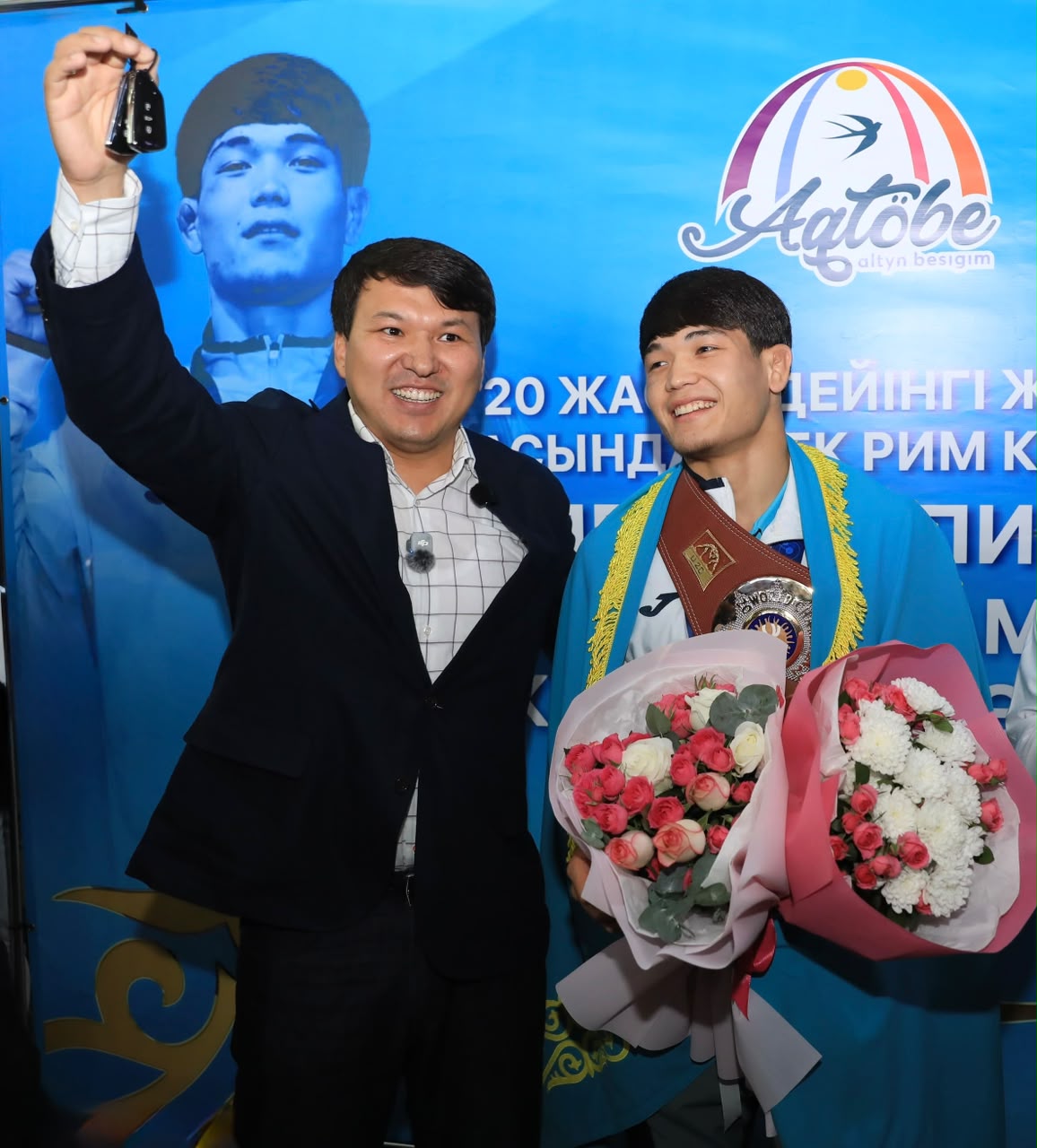 Әлем чемпионына темір тұлпардың кілті табысталды