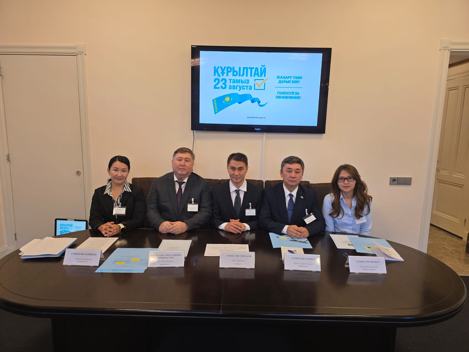 Kazakh Citizens Cast Their Votes in The Hague – the International City of Peace and Justice