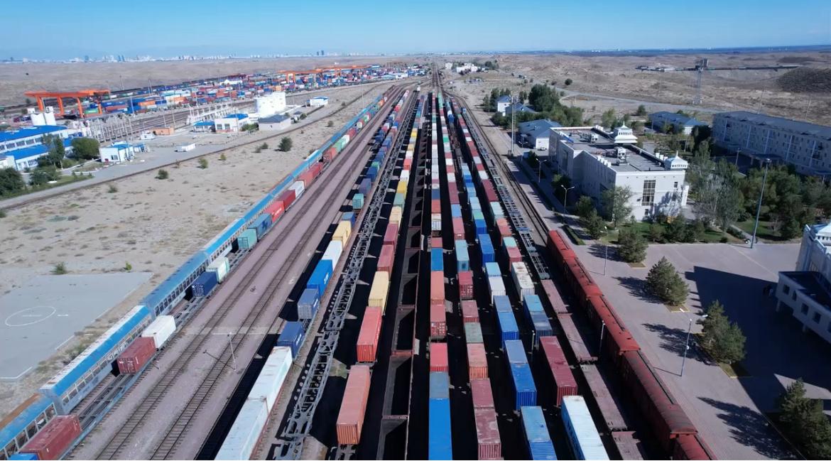 Қазақстан шекарасында жүктердің өтуі 30%-ға жеделдеді