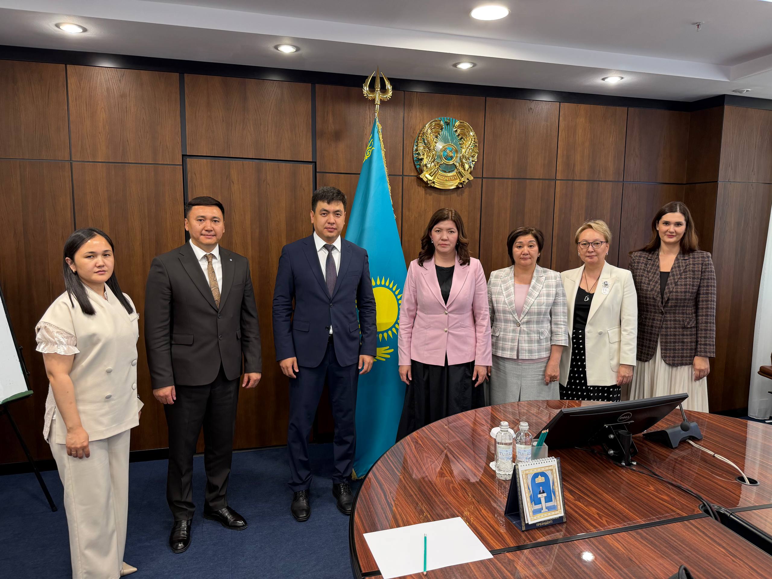 Оқу-ағарту министрі Батыс Қазақстан облысы әкімінің орынбасарымен кездесті