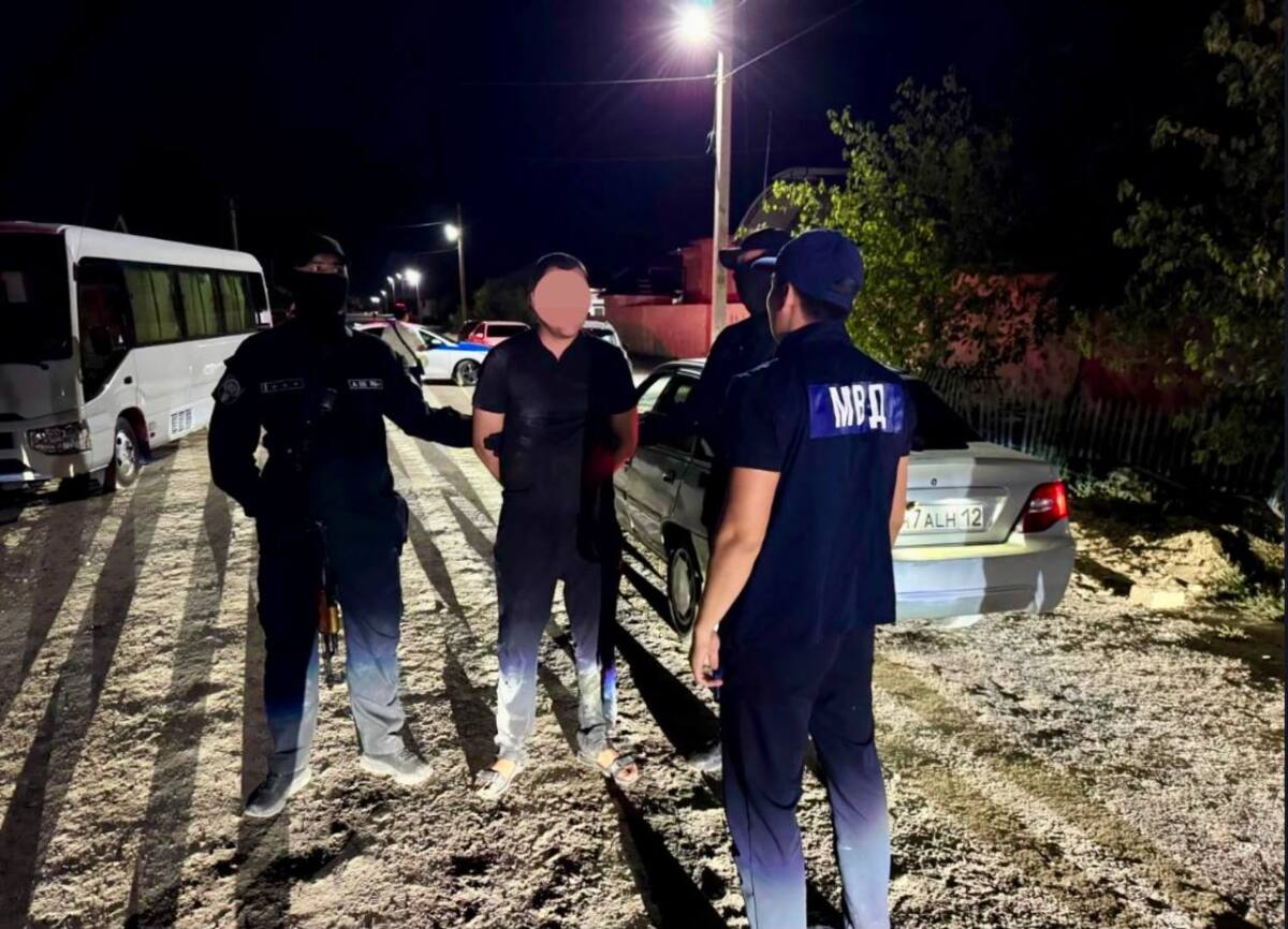 Ақша бопсалауға күдікті ұсталды