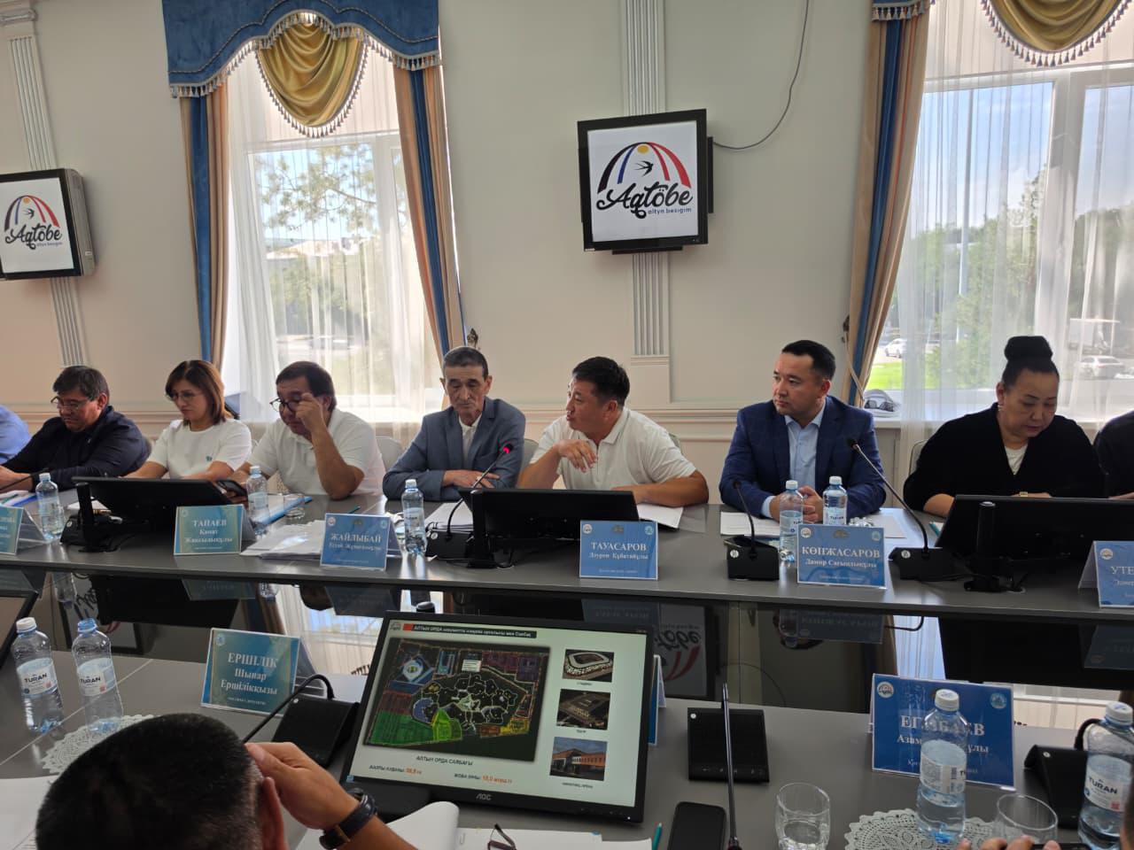депутаттарымен қоғамдық кеңес мүшелері
