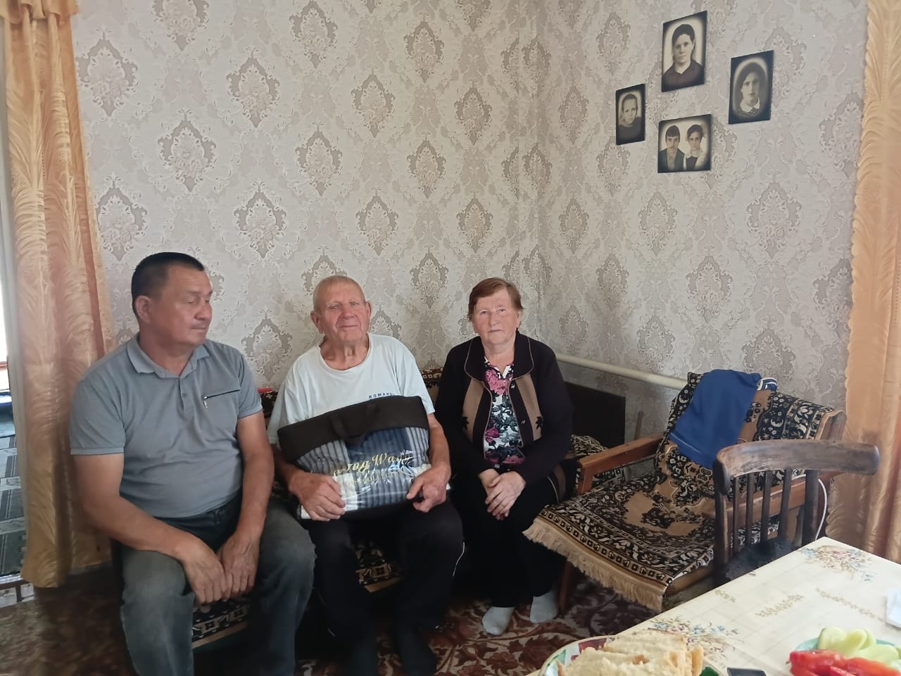 Бүгін Ардагерлер кеңесімен бірге Ефименко Василий Ивановичті 85 жас мерейтойымен құттықтадық!