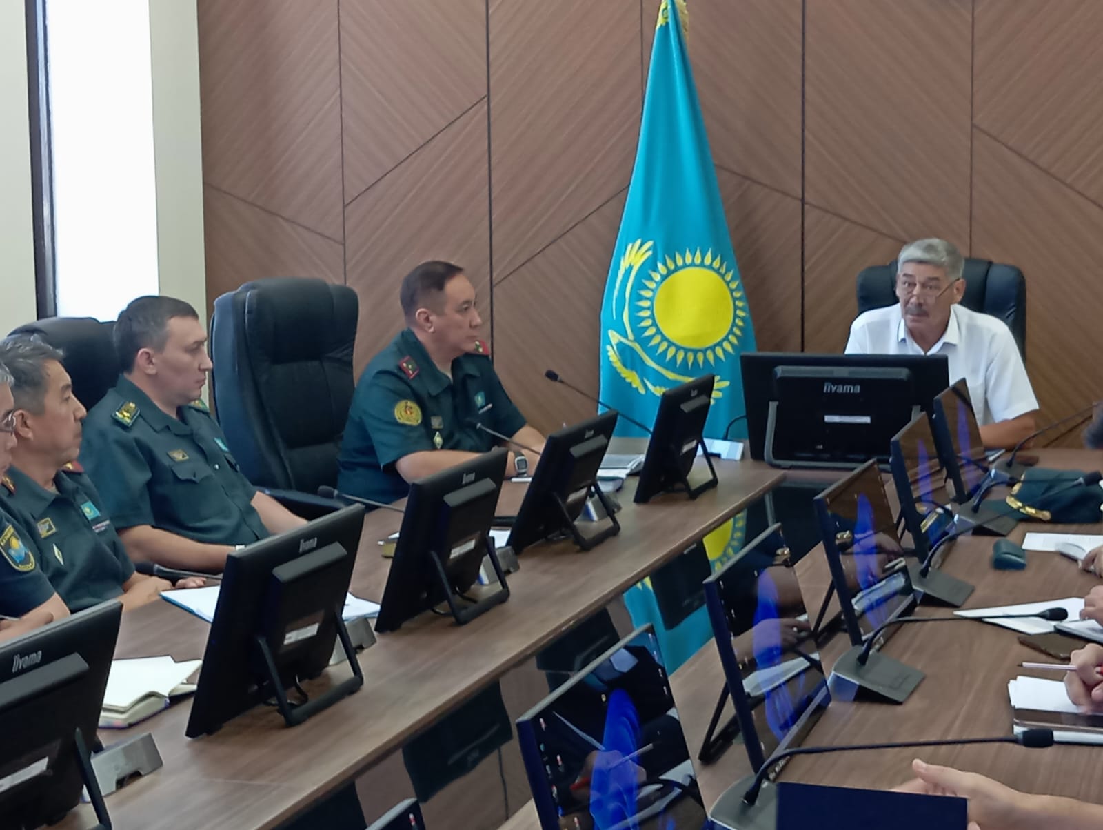 Шымкент қаласында күзгі мерзімді азаматтарды әскери қызметке шақыру іс-шараларын ұйымдастыру жөнінде жауапты құзырлы органдардың өкілдері қатысуына жиналыс өткізілді