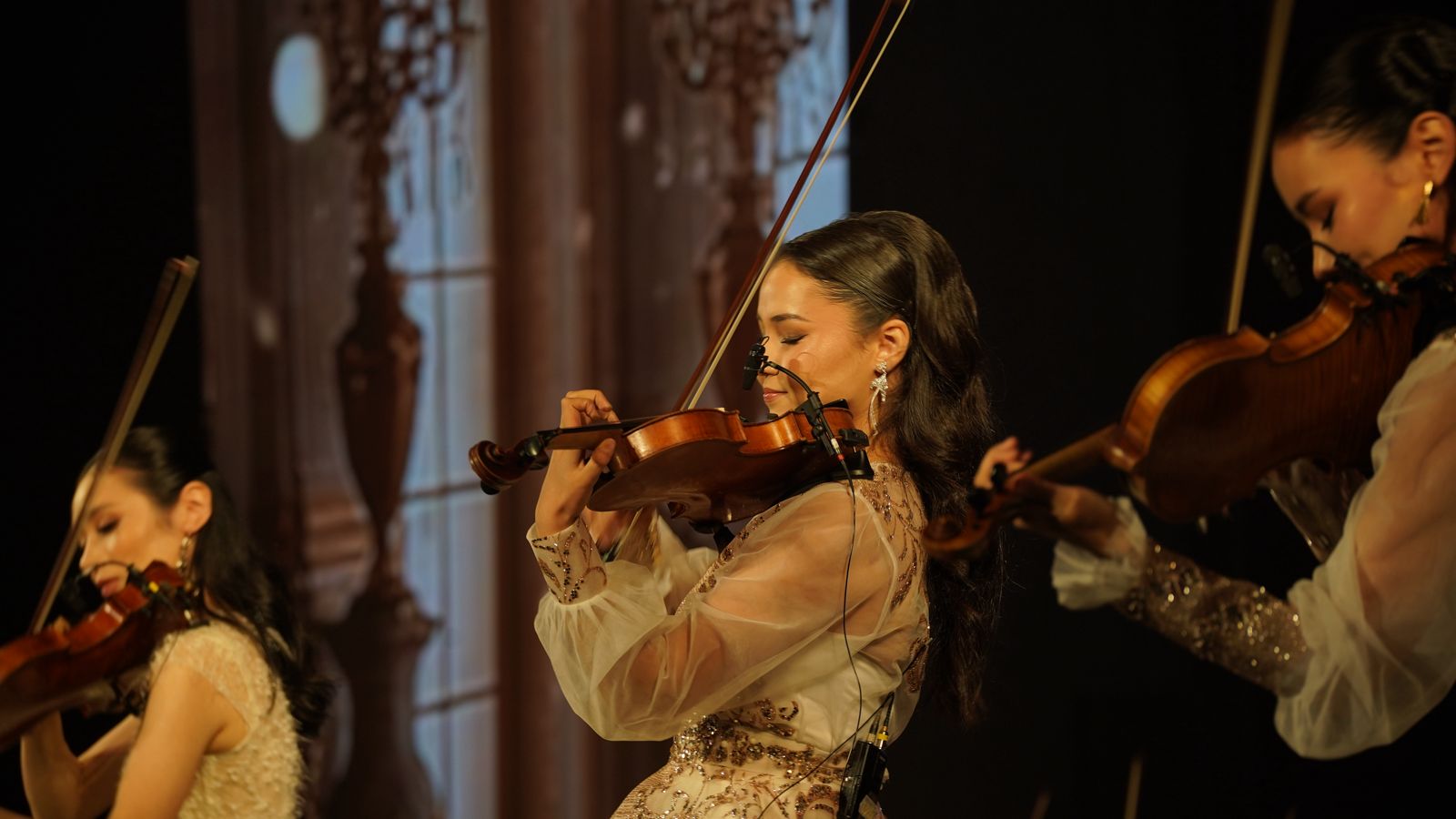 Вьетнамдағы Қазақстан мәдениеті күндері аясында екі елдің өнер шеберлері қатысқан гала-концерт өтті