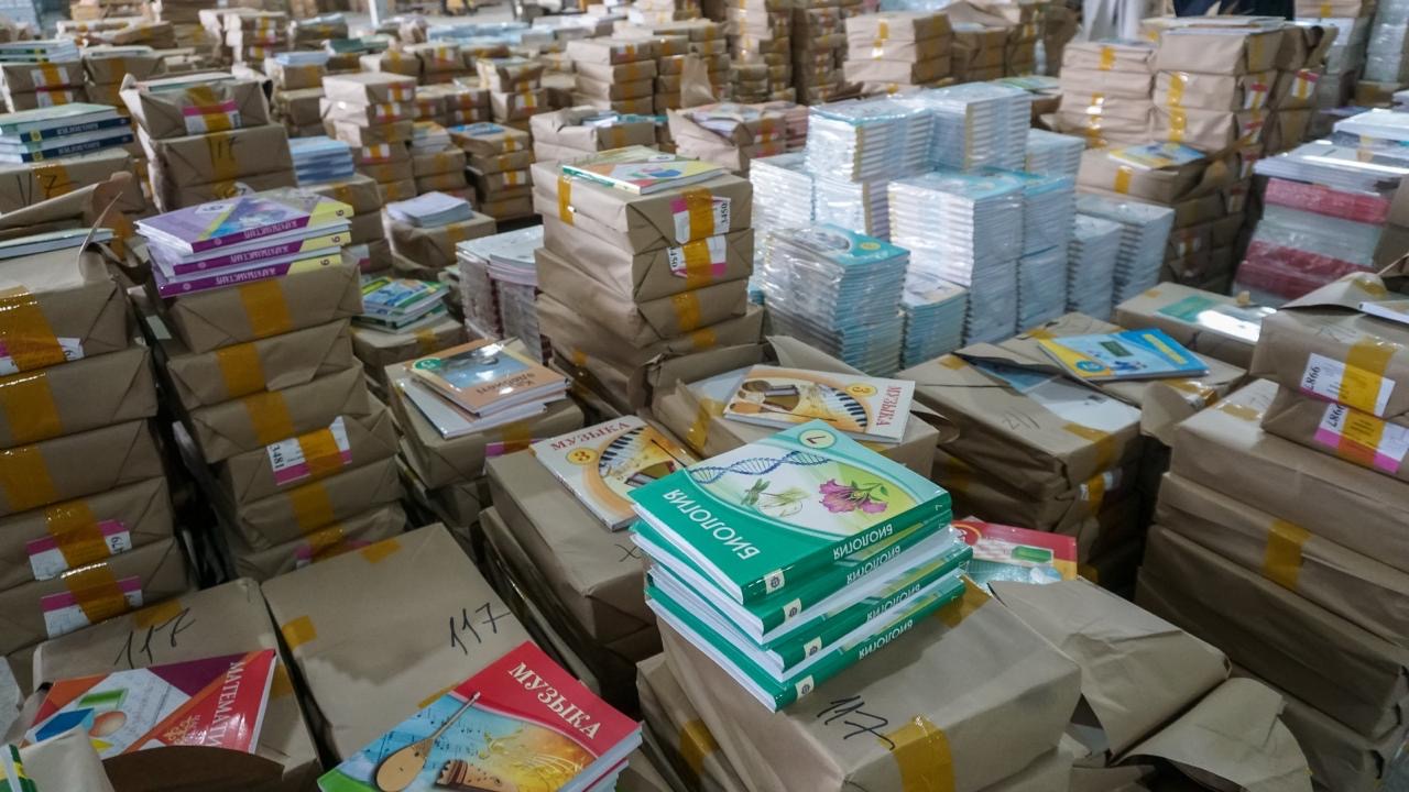 Оқу жылы басталғанға дейін Астана мектептері жаңа оқулықтармен қамтамасыз етіледі