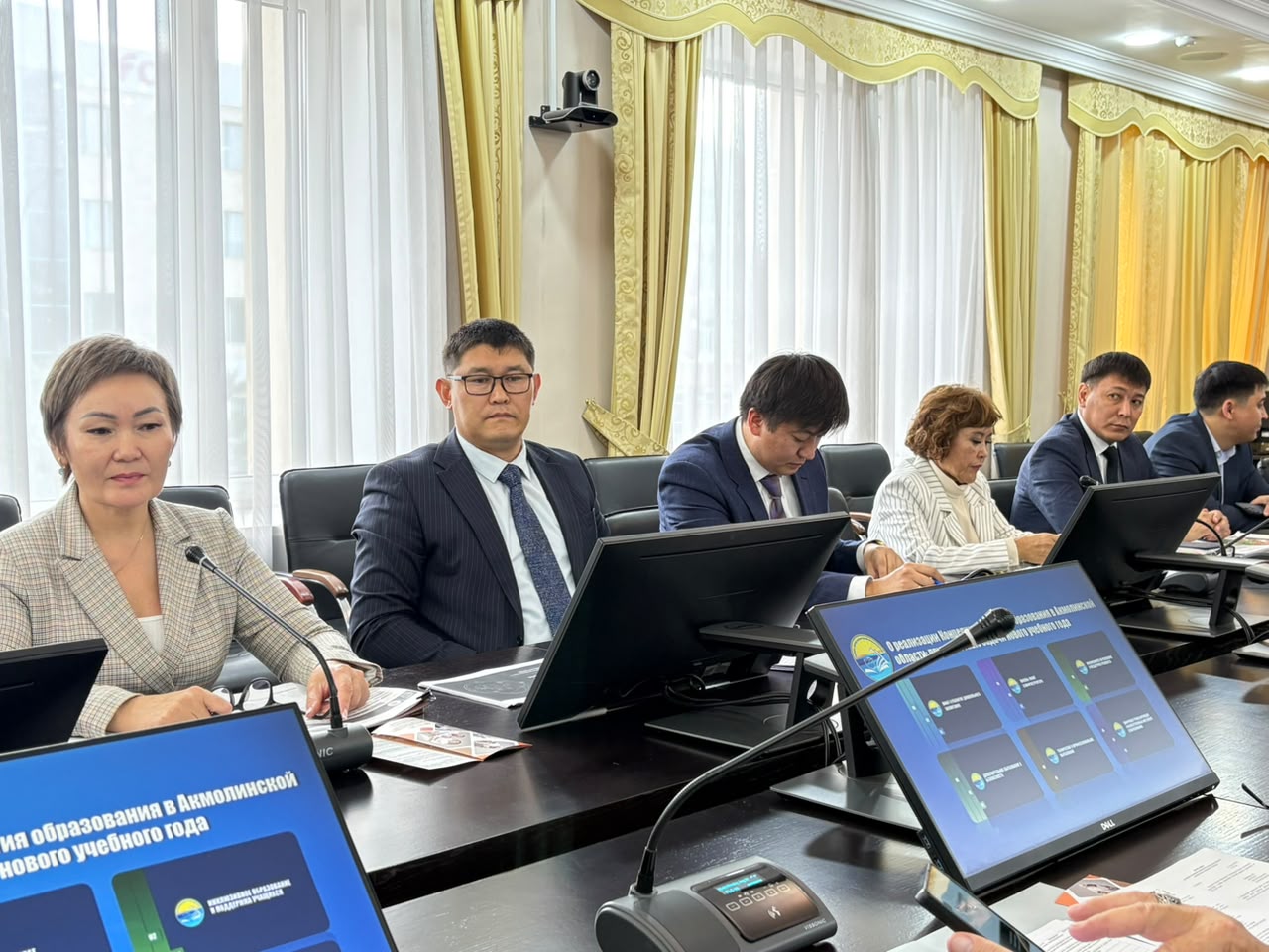 Вопросы защиты прав детей и развития семейных форм устройства обсудили депутаты