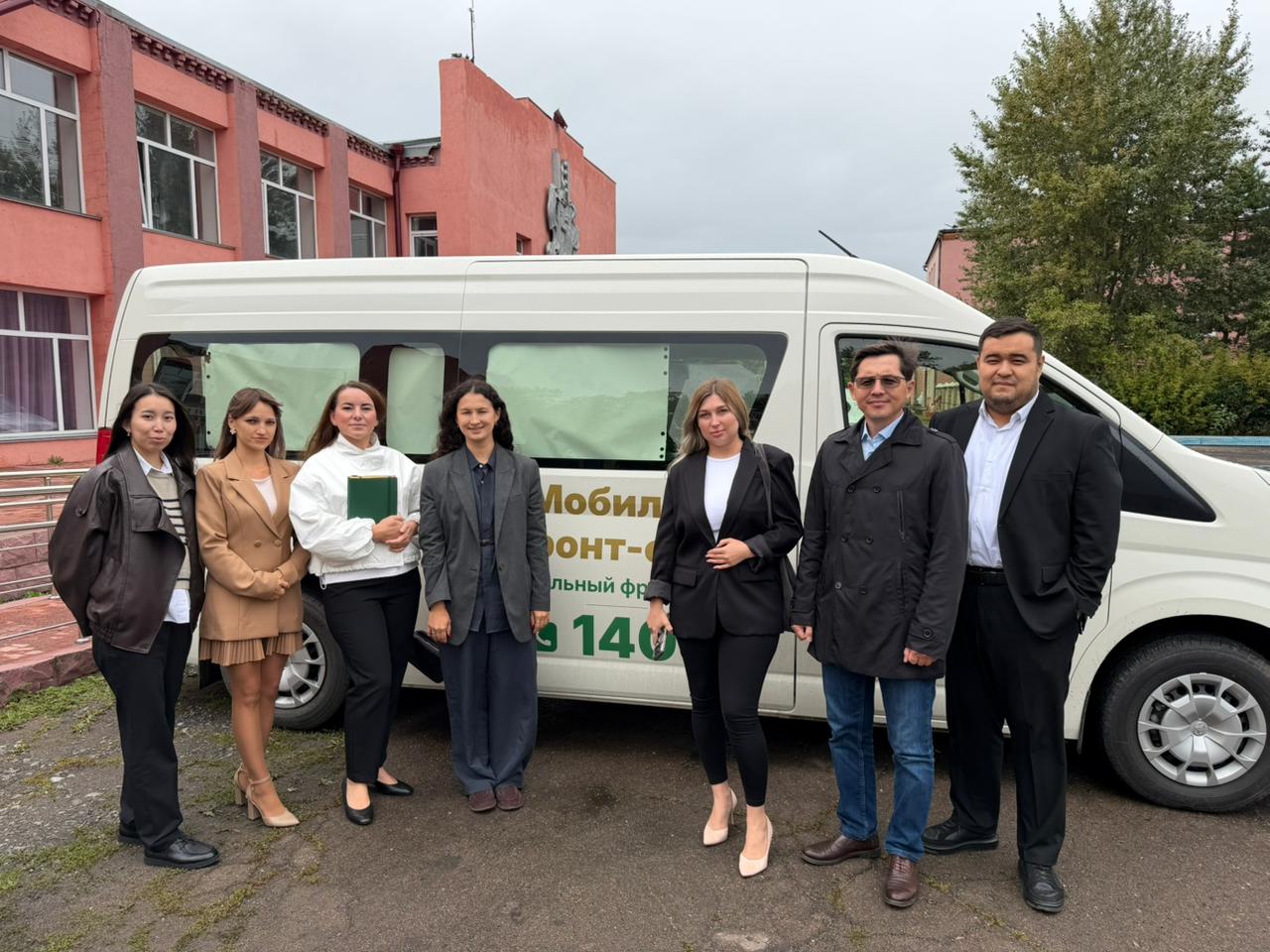 Мобильный фронт-офис продолжает работу в сельских округах