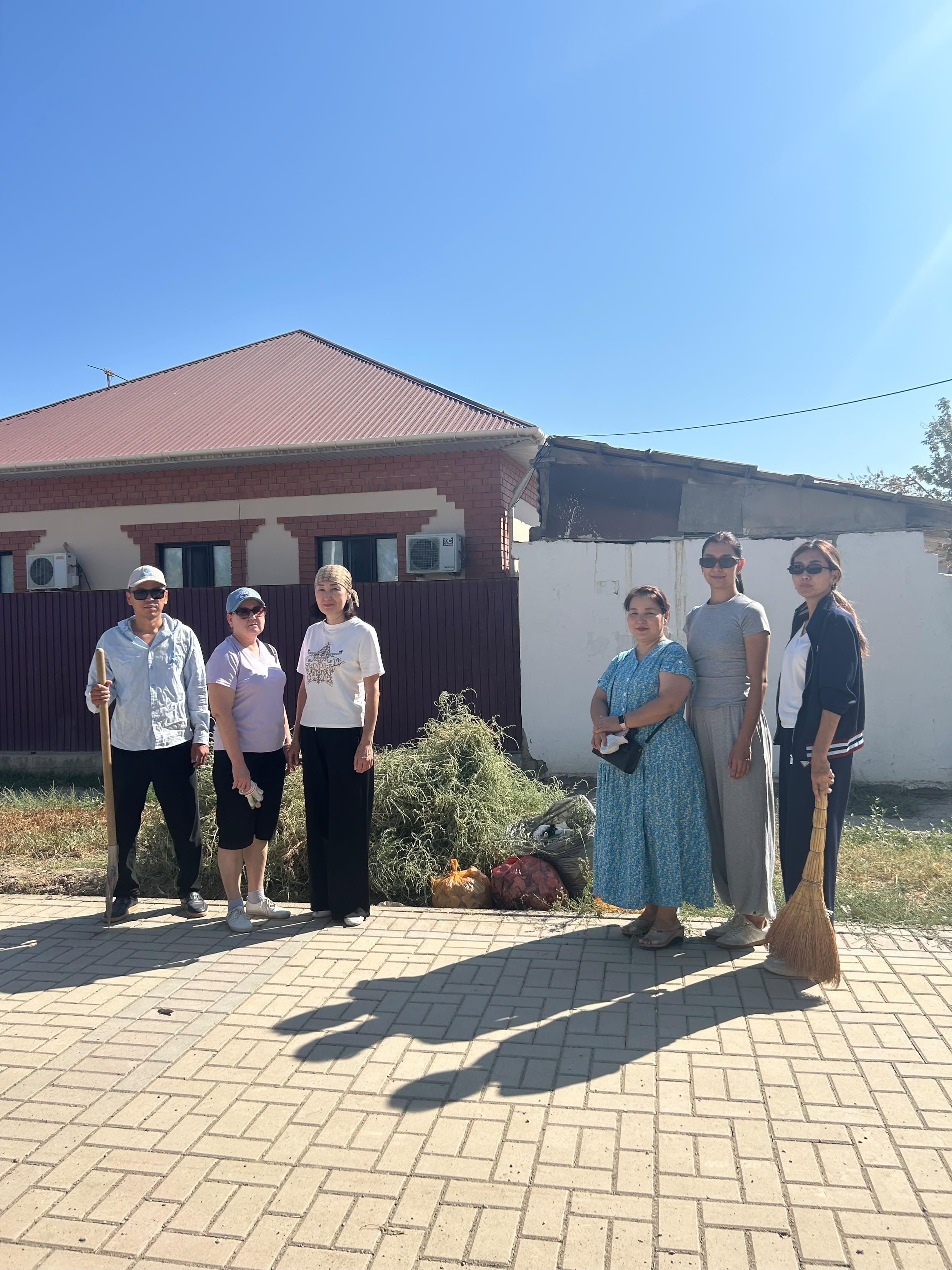 «Таза Қазақстан» экологиялық бағдарламасы аясында ұйымдастырылған сенбілікке белсене қатысты.