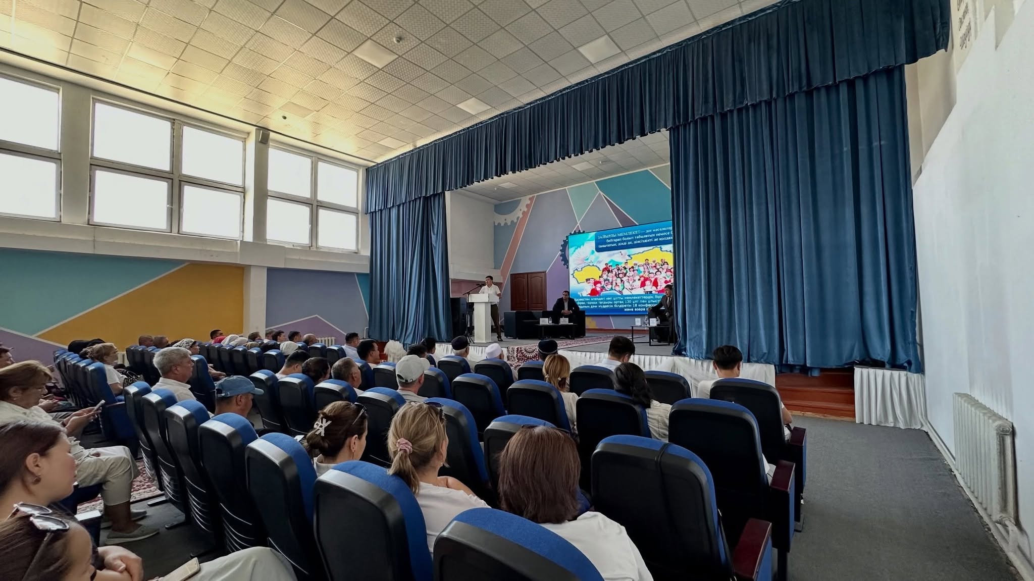 ҚОҒАМДЫҚ ТҰРАҚТЫЛЫҚ ПЕН РУХАНИ ҚАУІПСІЗДІК МӘСЕЛЕЛЕРІ ТАҚЫРЫБЫНДА МАҢЫЗДЫ КЕЗДЕСУ ӨТТІ
