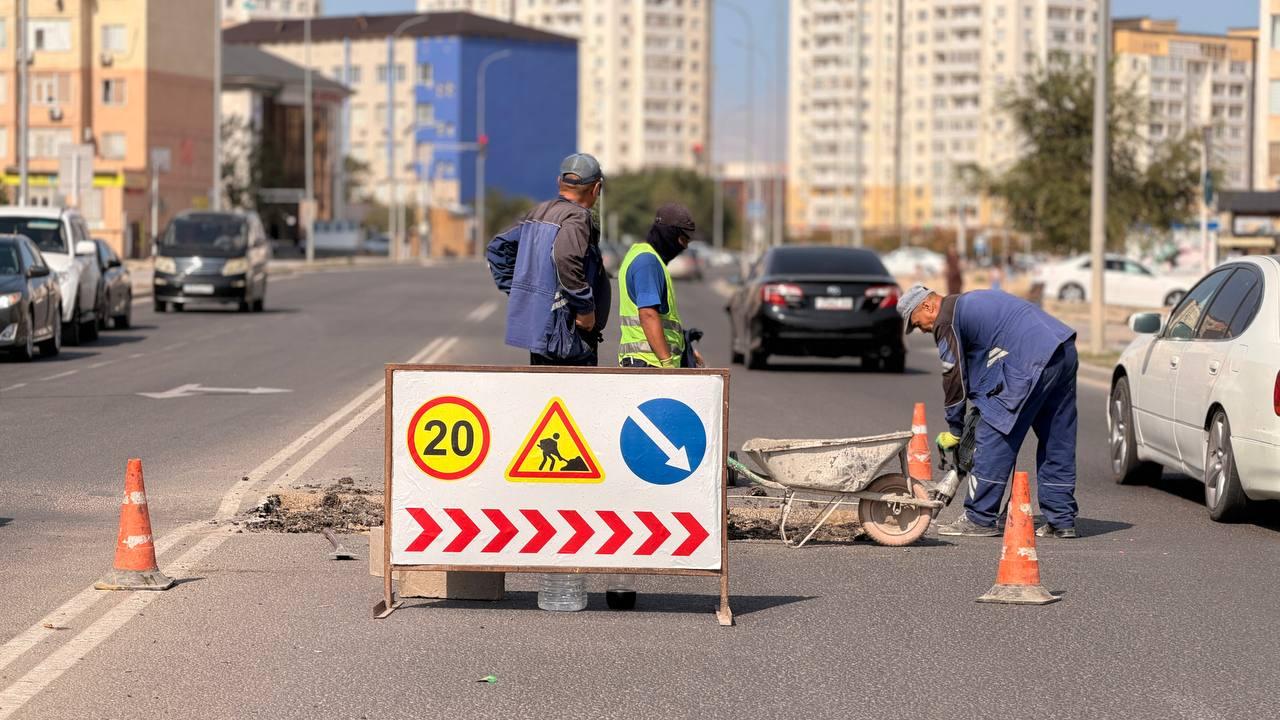 Чистота и ремонт: в Актау активно ведутся работы по содержанию центральных дорог