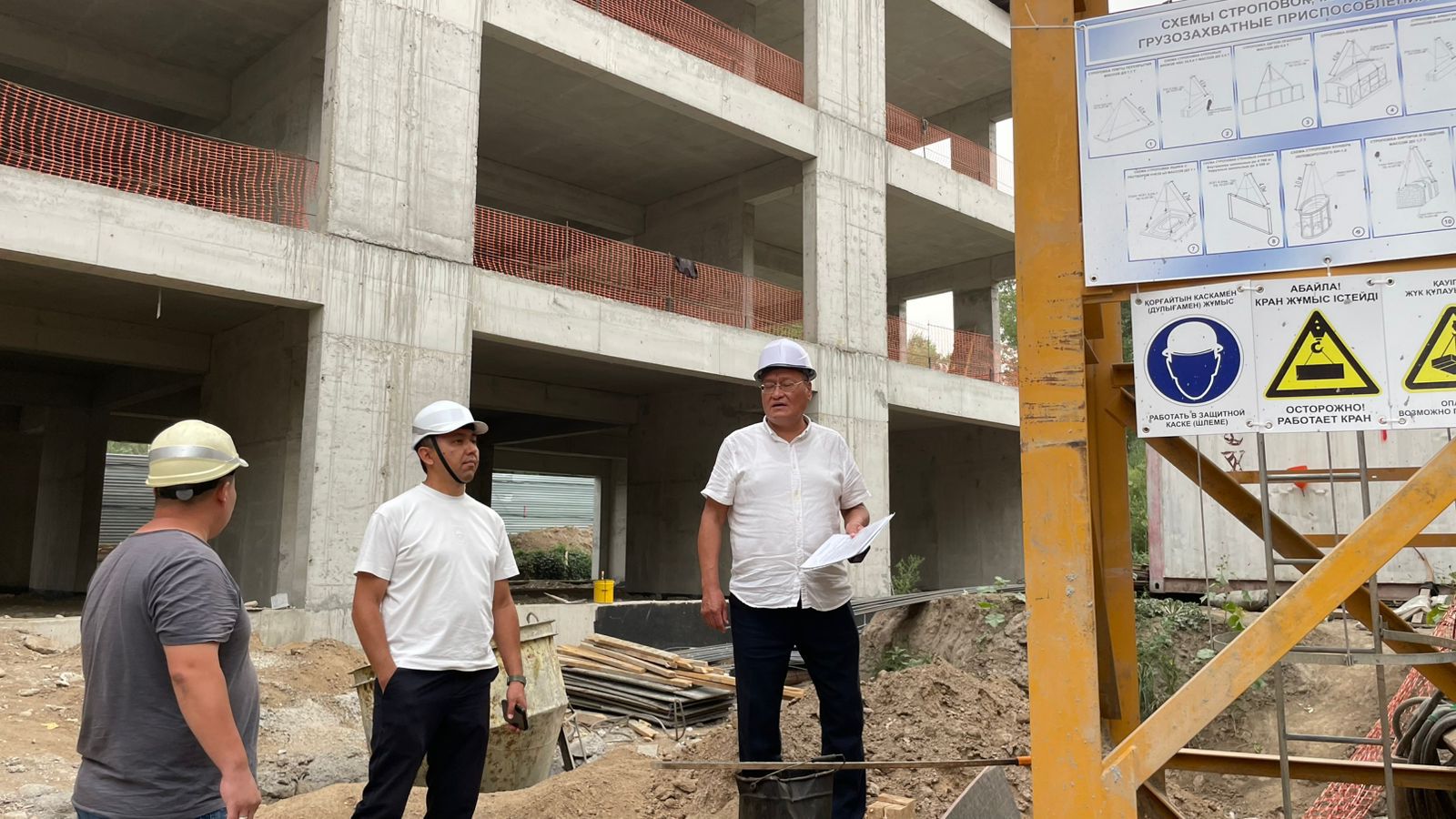 В Алматы по жалобе приостановлена эксплуатация башенного крана