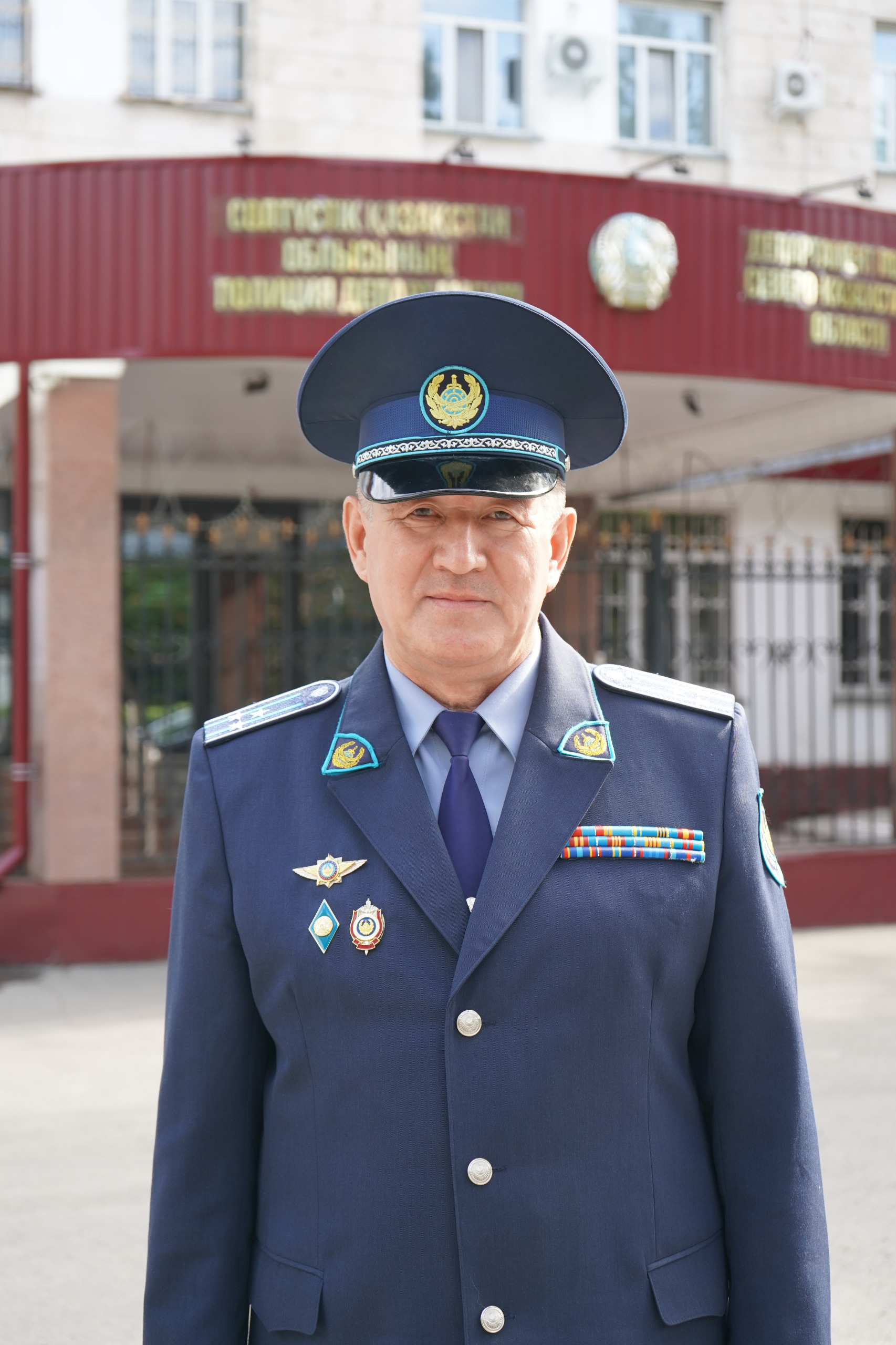 Полковник полиции отговорил мужчину от попытки суицида в СКО