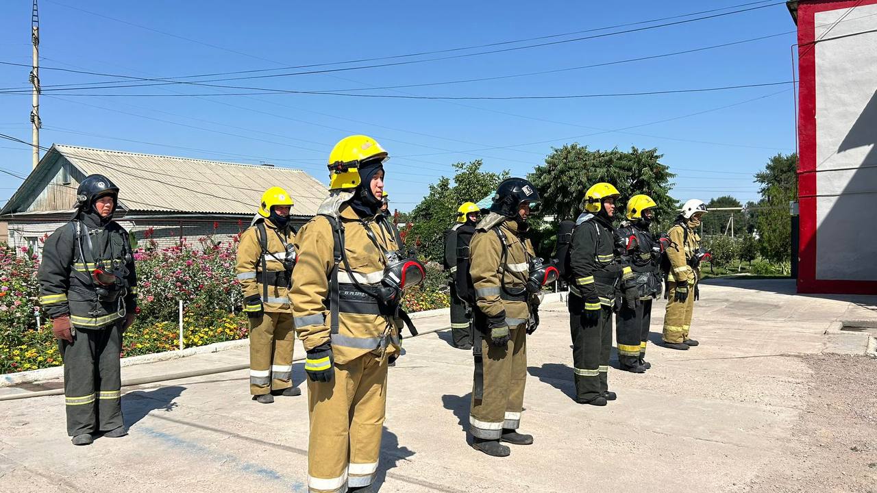 В Меркенском районе пожарные прошли тренировку на психологической огневой полосе