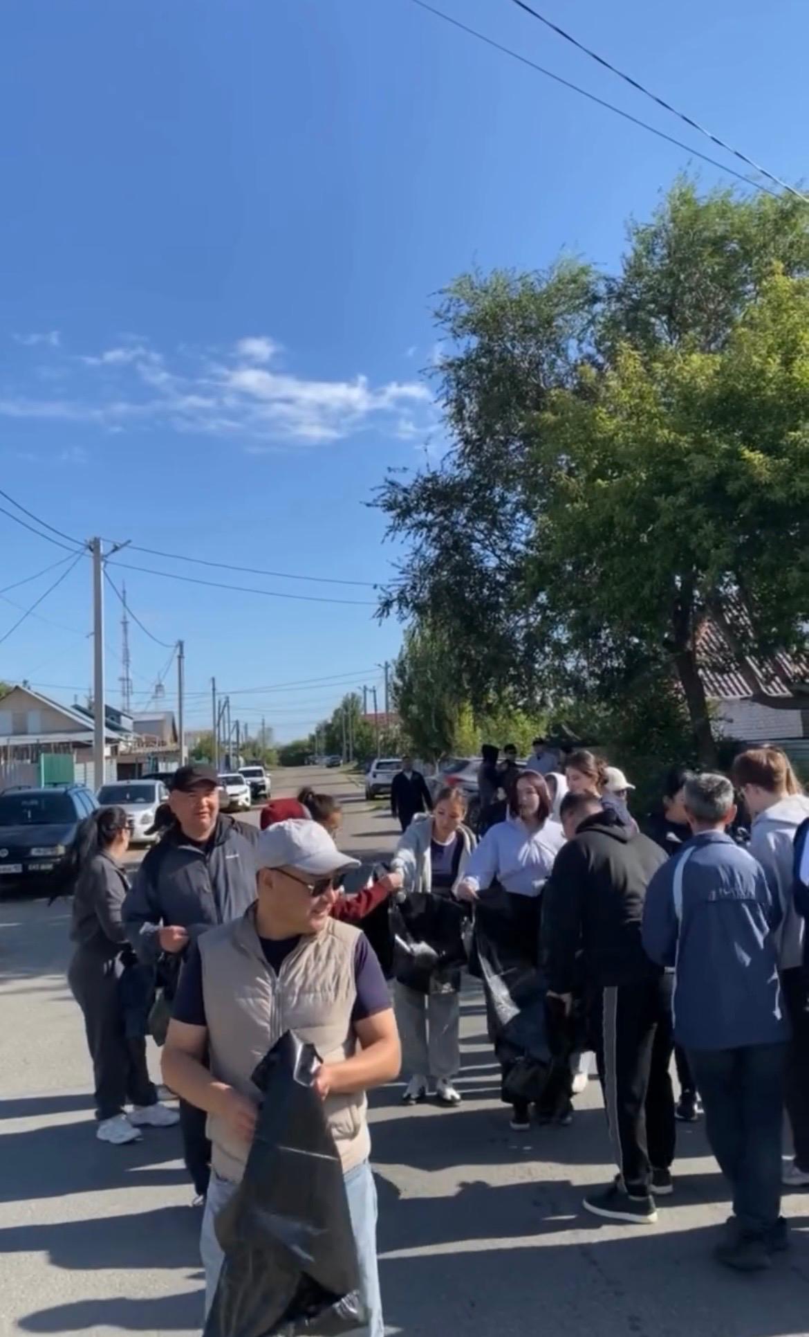 В рамках масштабной республиканской экологической акции «Таза Қазақстан» состоялся субботник «Мөлдір бұлақ», направленный на очистку и благоустройство берегов водоёмов, рек и родников
