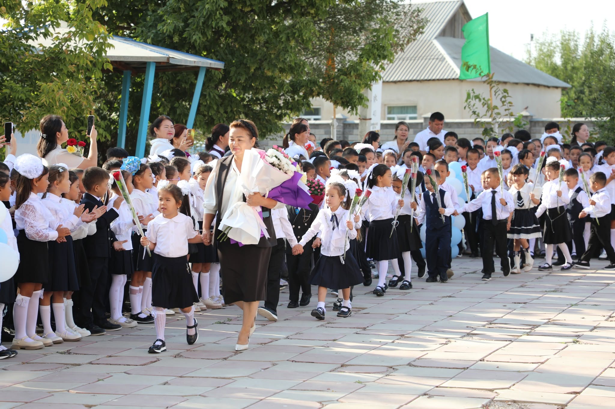 МАҚТААРАЛДА БІЛІМ КҮНІНЕ АРНАЛҒАН САЛТАНАТТЫ ЖИЫН ӨТТІ