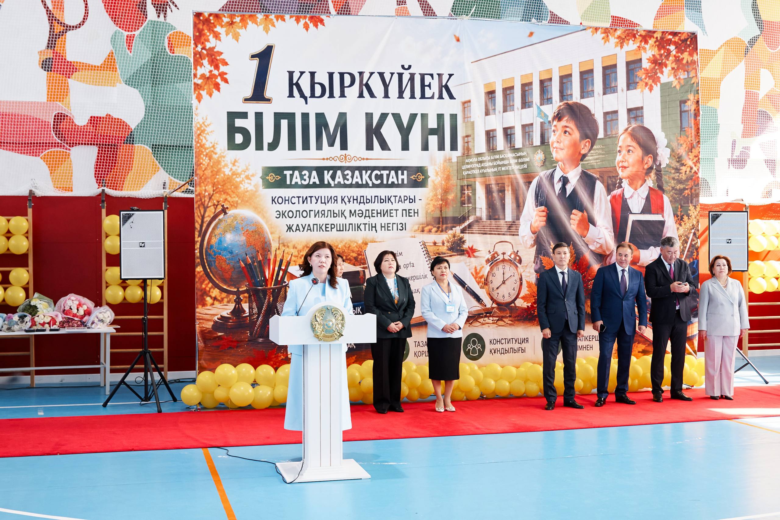 Жұлдыз Сүлейменова посетила торжественную линейку в IT-школе села Караоткель