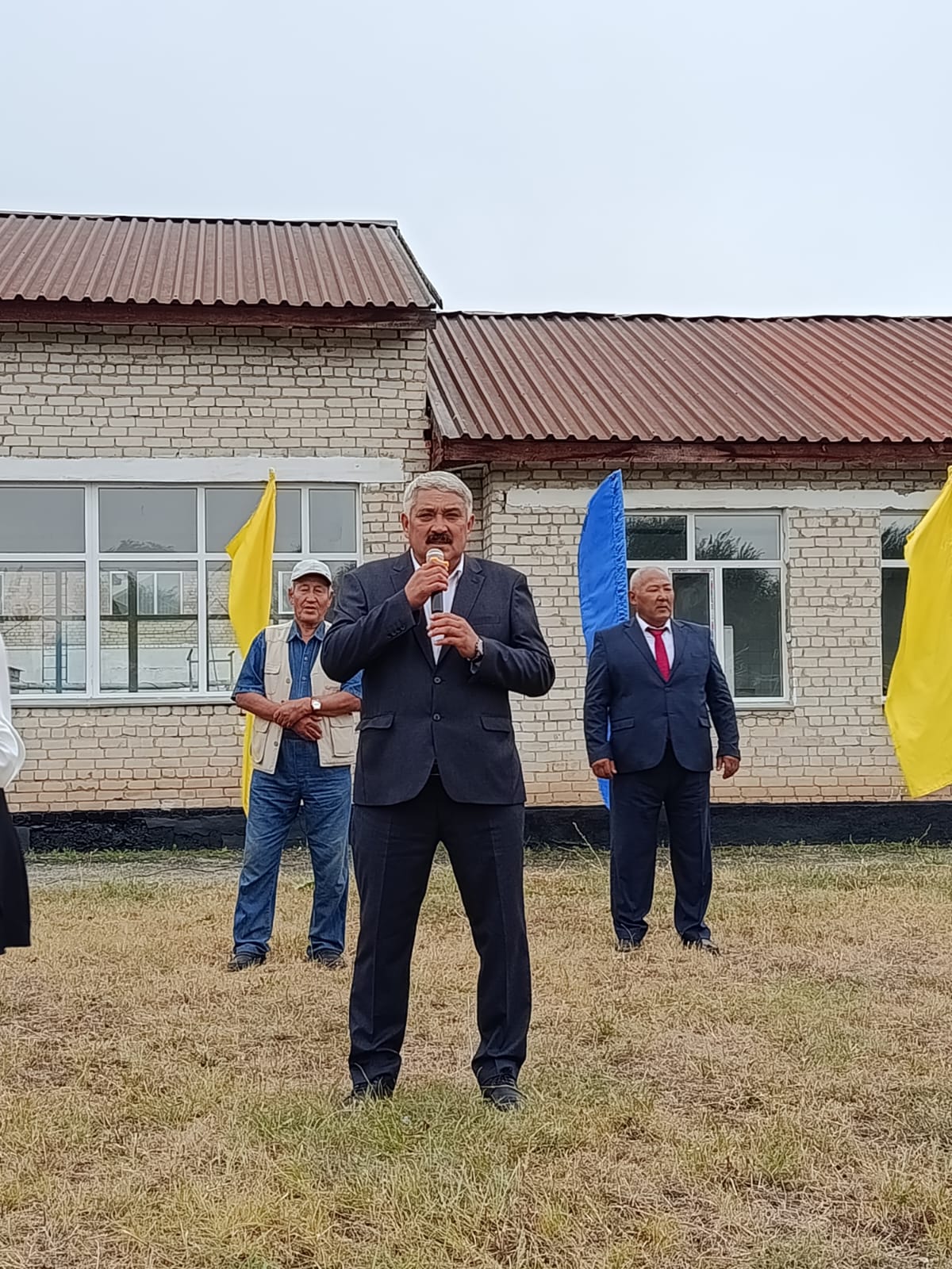 Сіздерді 1 қыркүйек – Білім күнімен шын жүректен құттықтаймыз!