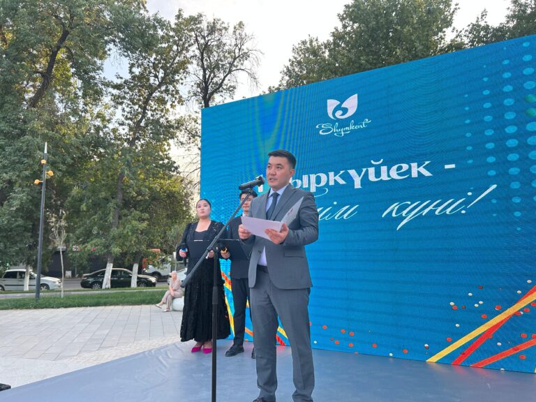 БІЛІМ КҮНІНЕ АРНАЛҒАН МЕРЕКЕЛІК КЕШ ӨТТІ