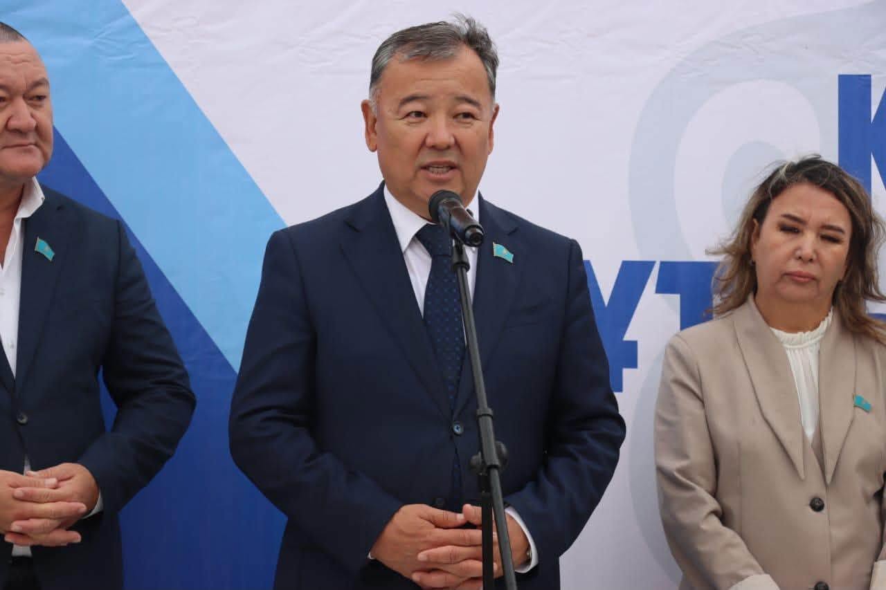 В СЕЛЕ АЙНАБУЛАК ВРУЧИЛИ КЛЮЧИ ОТ НОВЫХ ДОМОВ