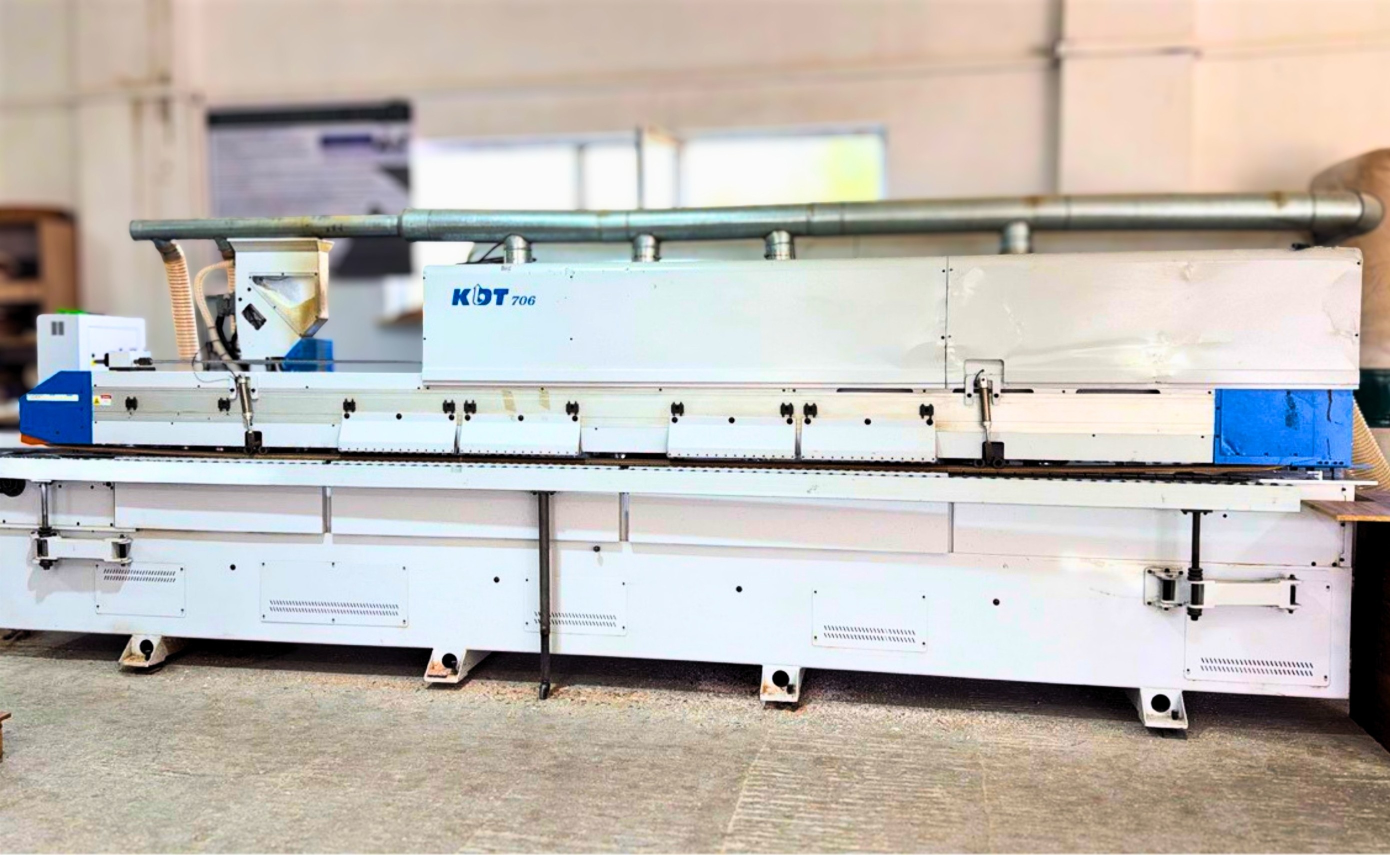 Промышленный станок KBT 706 в цеху.
