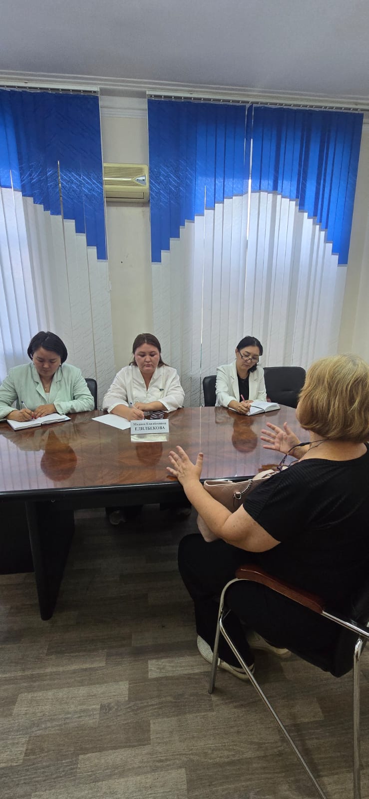 ДЕПУТАТ МАСЛИХАТА ГОРОДА СЕМЕЙ МАДИНА ЕДИЛБЕКОВА ПРОВЕЛА ПРИЕМ ГРАЖДАН
