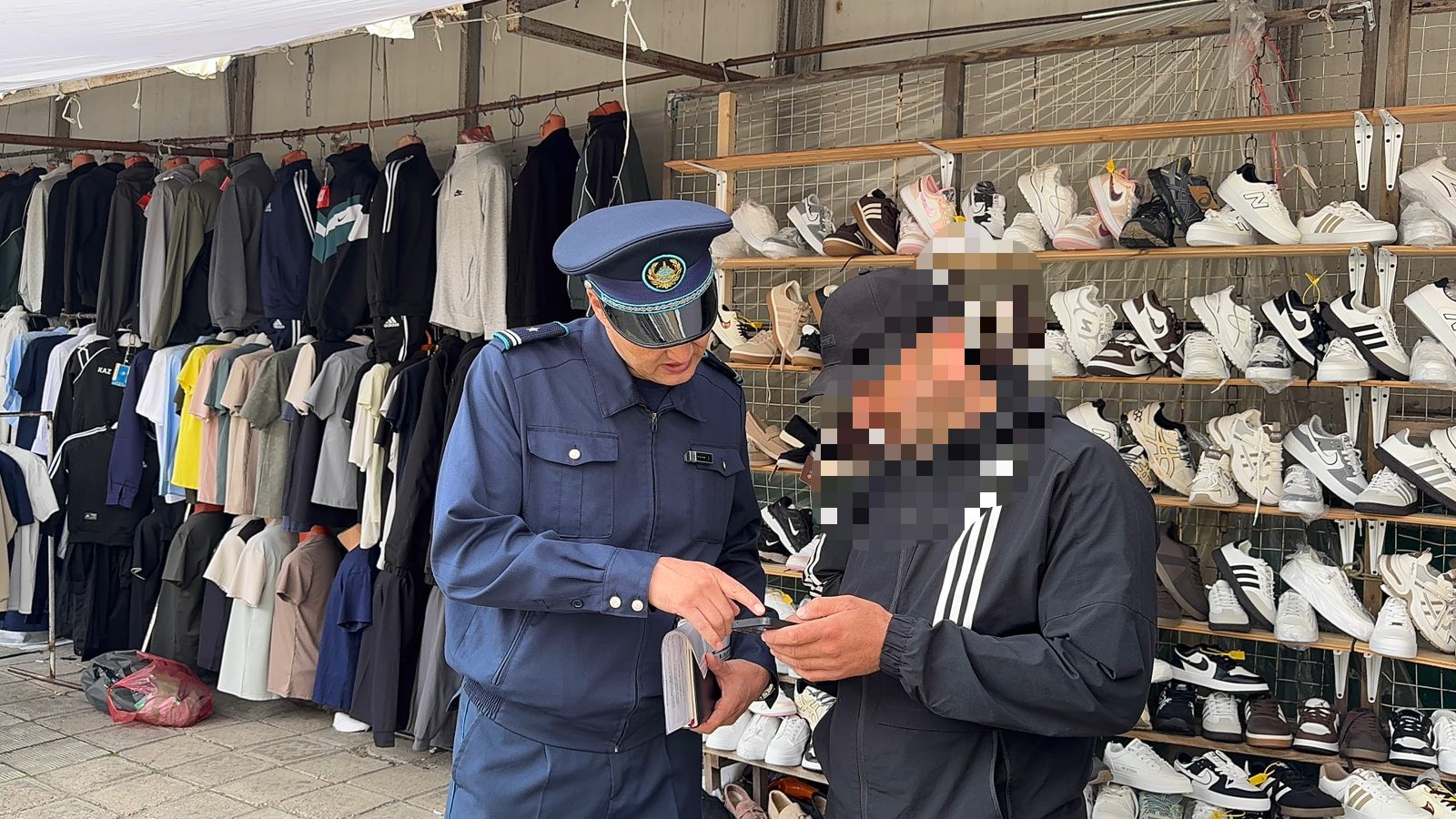 Иностранцы без разрешения работали в общепите в Петропавловске