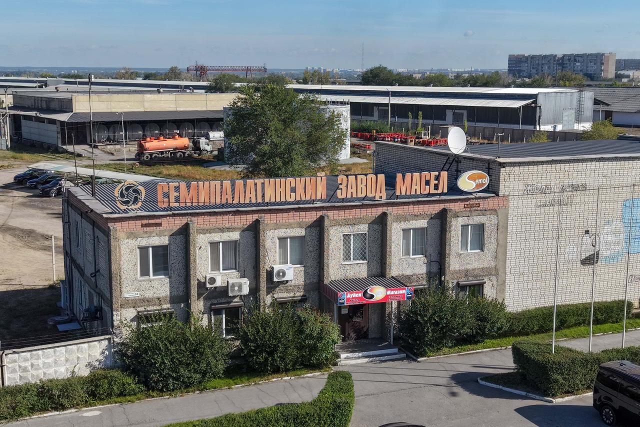 Аким области посетил ТОО «Семейский завод масел»
