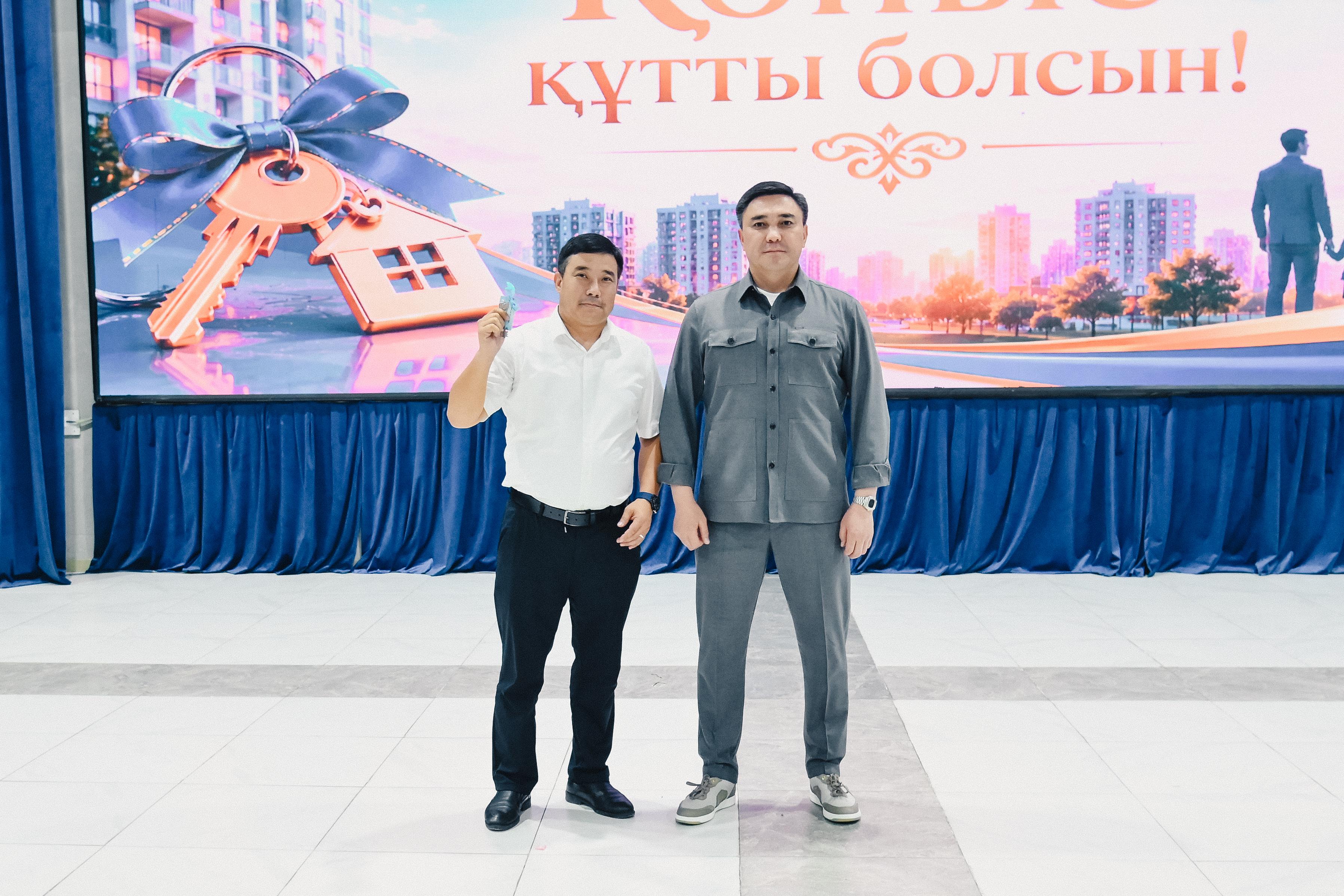 В ШЫМКЕНТЕ ЕЩЕ 40 СЕМЕЙ ПОЛУЧИЛИ КЛЮЧИ ОТ НОВЫХ КВАРТИР