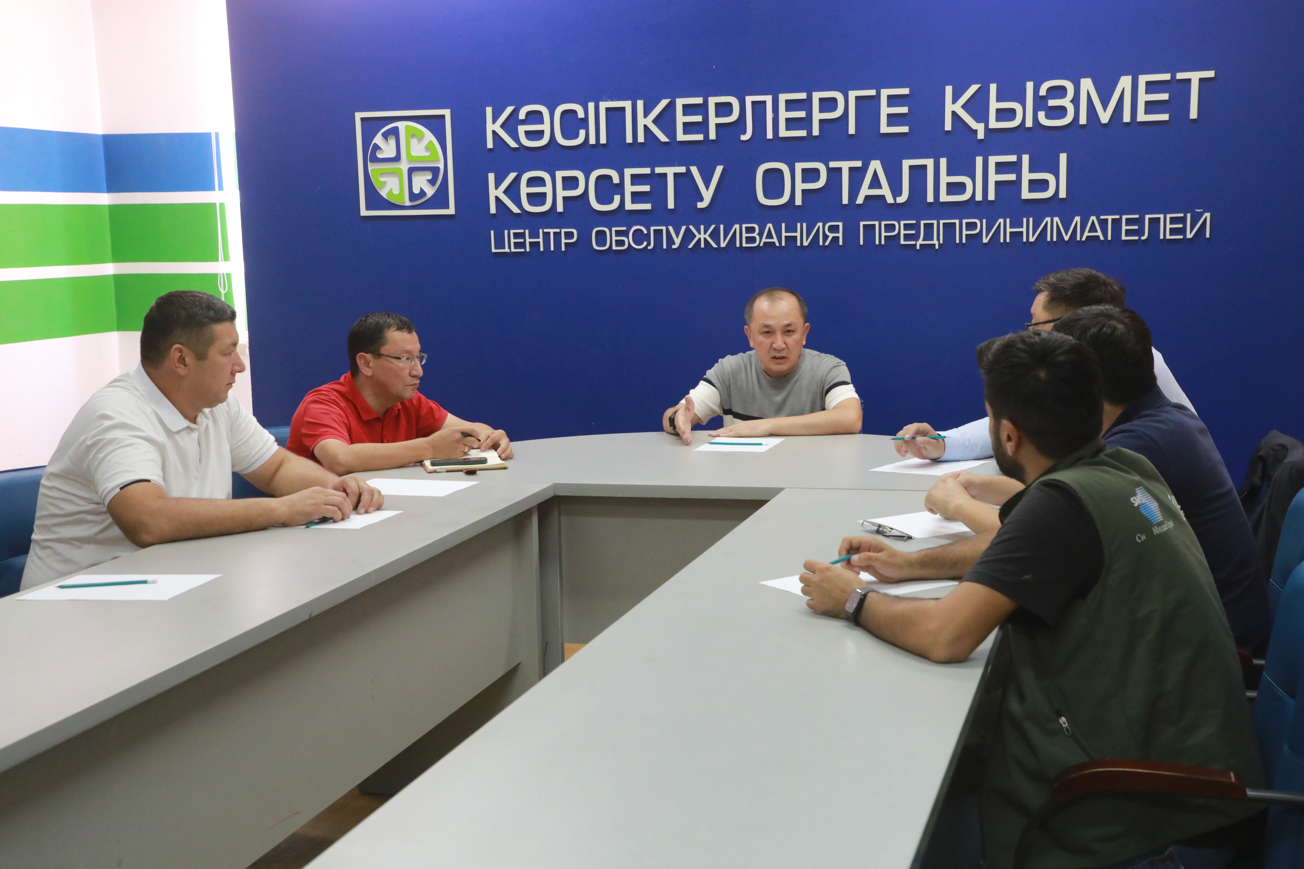 САРЫАГАШ: ОБСУДИЛИ ХОД РАБОТ ПО ПРОЕКТУ ОБЪЕЗДНОЙ ДОРОГИ РЕСПУБЛИКАНСКОГО ЗНАЧЕНИЯ