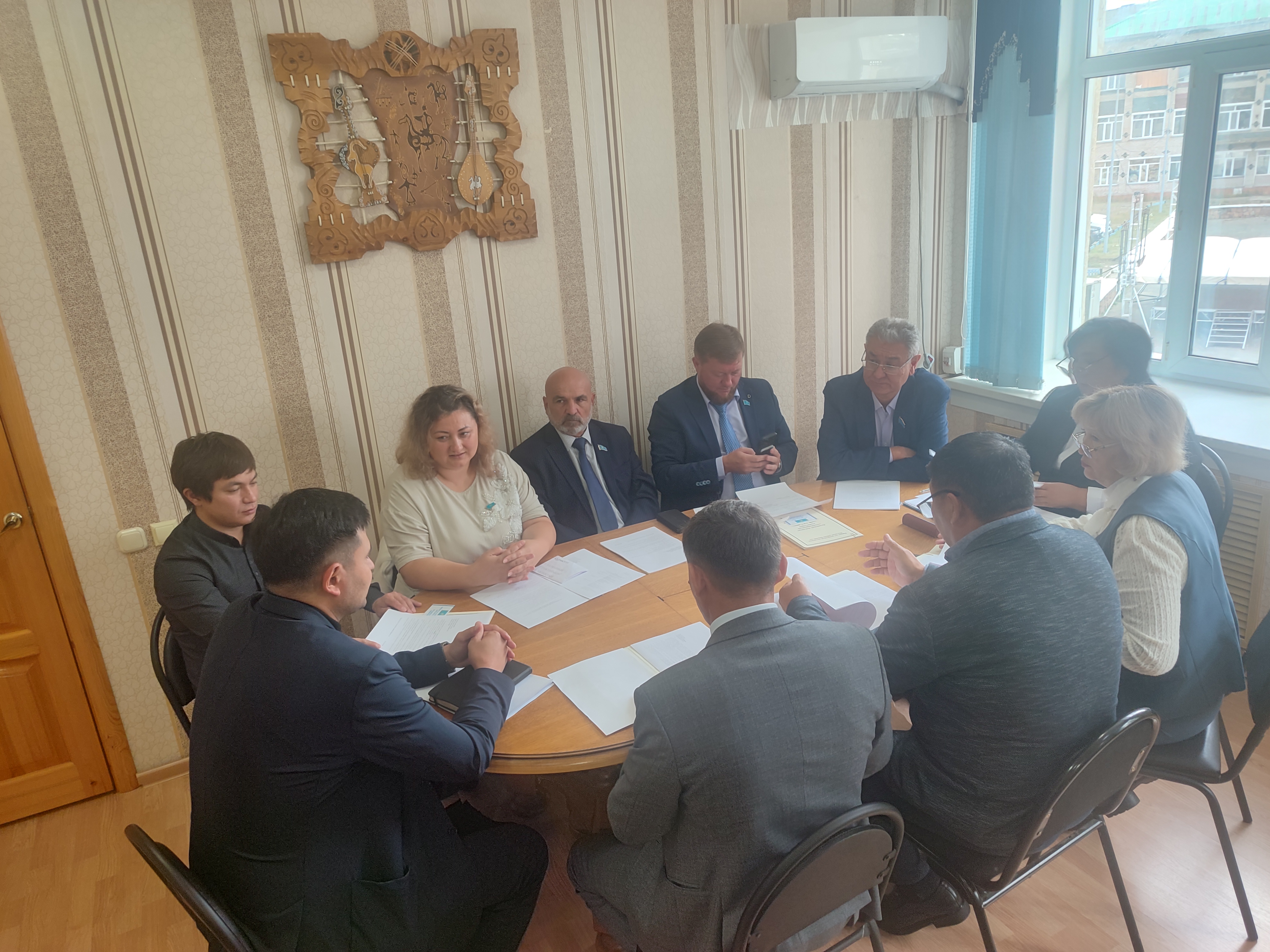 В рамках подготовки к очередной сессии маслихата района был проведён депутатский час.
