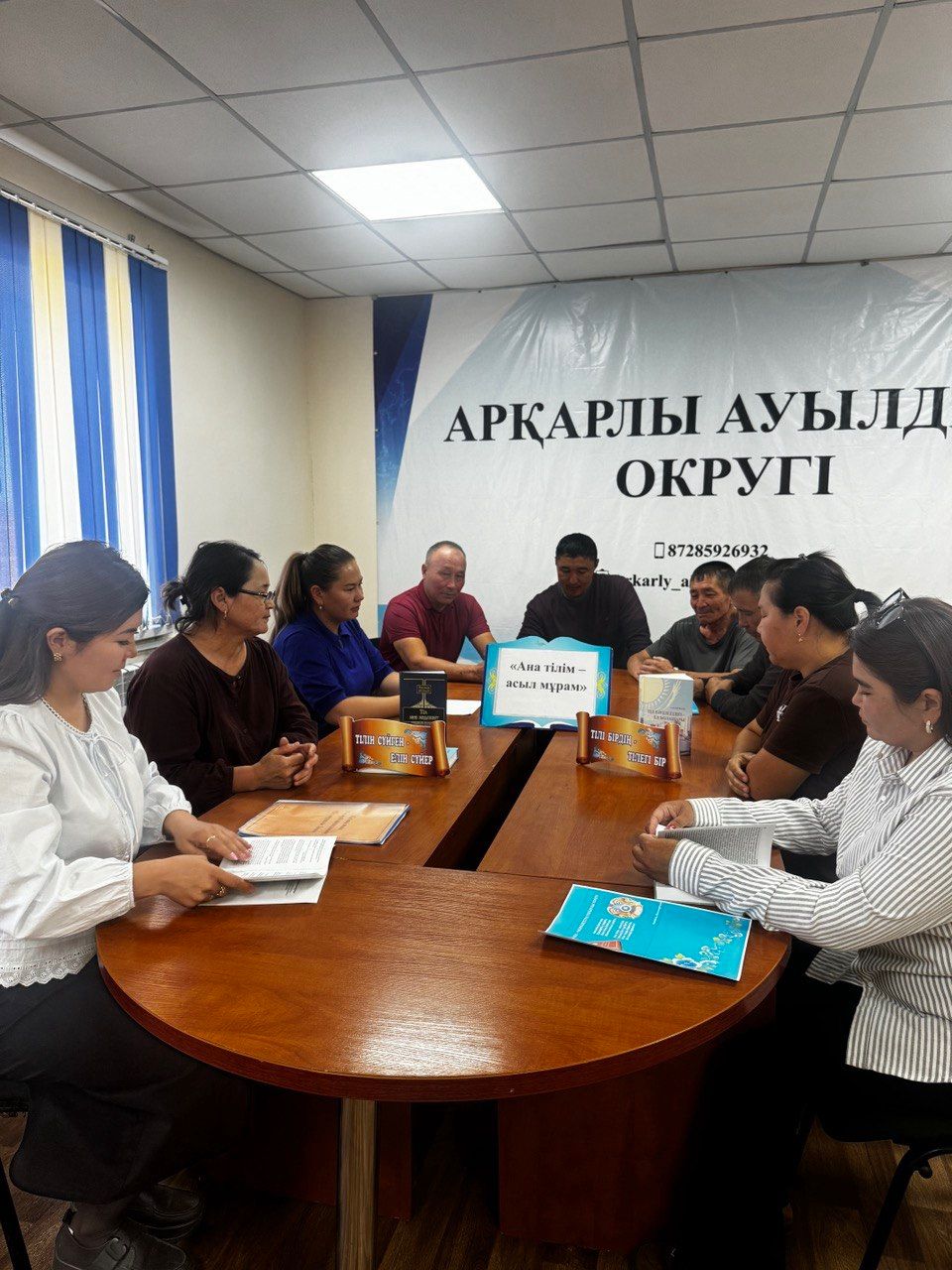 В Аркарлинской сельской библиотеке прошел круглый стол «Ана тілім – асыл мұрам»