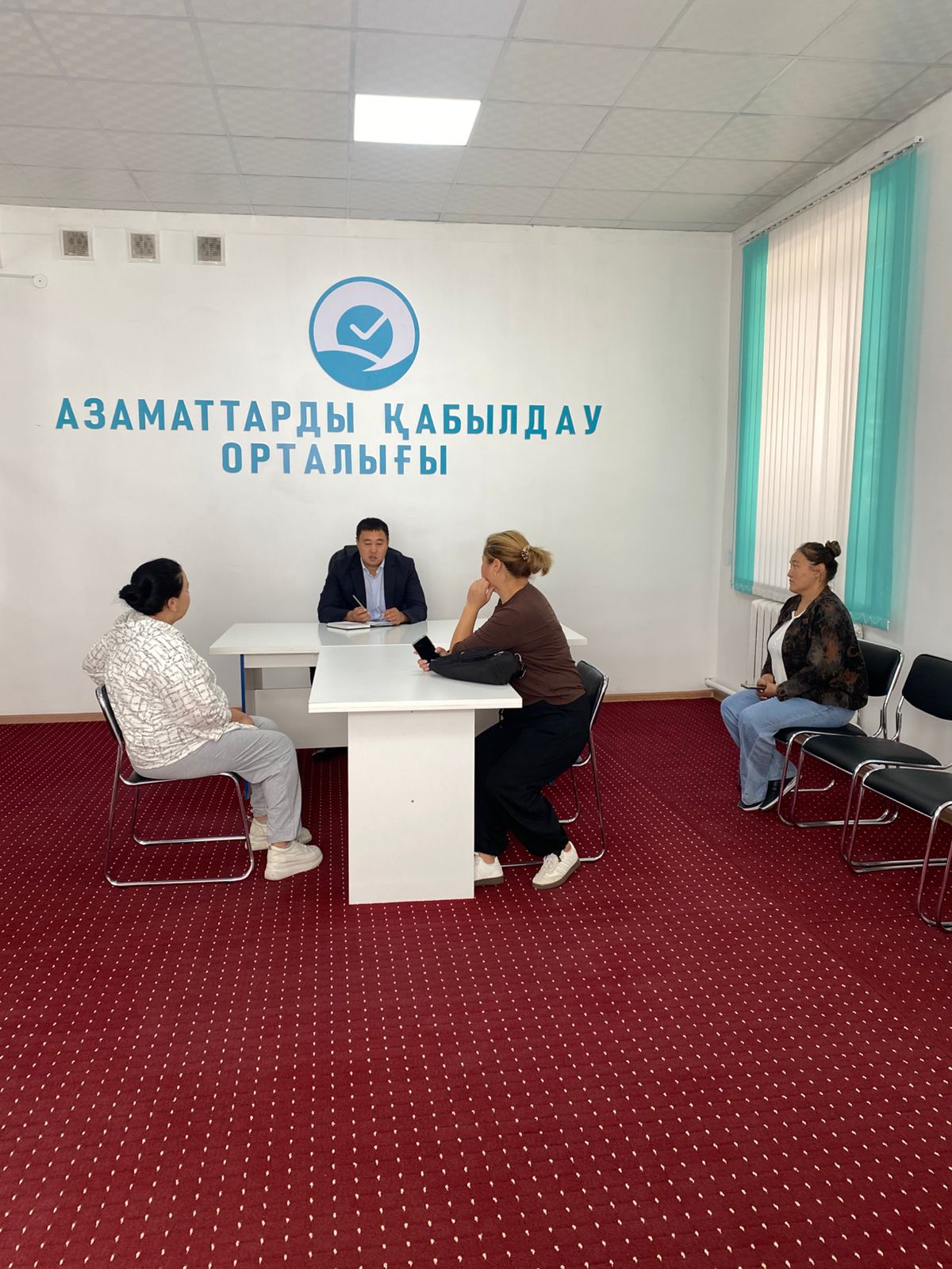 ҮШАРАЛ ҚАЛАСЫ ӘКІМІНІҢ  ОРЫНБАСАРЫ ҚАЛА ТҰРҒЫНДАРЫН ЖЕКЕ МӘСЕЛЕЛЕРІ БОЙЫНША ҚАБЫЛДАДЫ