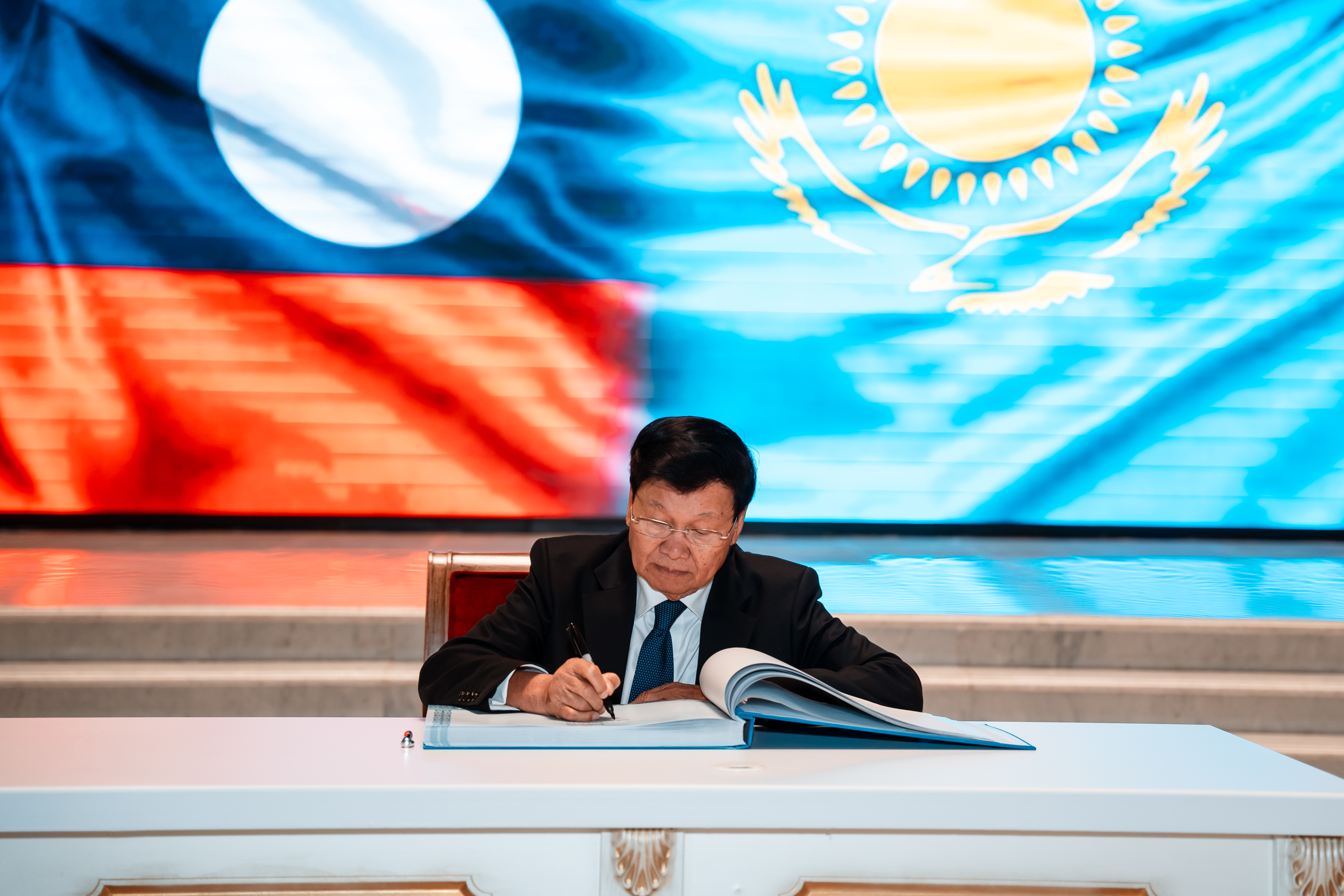 Лаос Президенті Қазақстан Республикасының Ұлттық музейіне барды