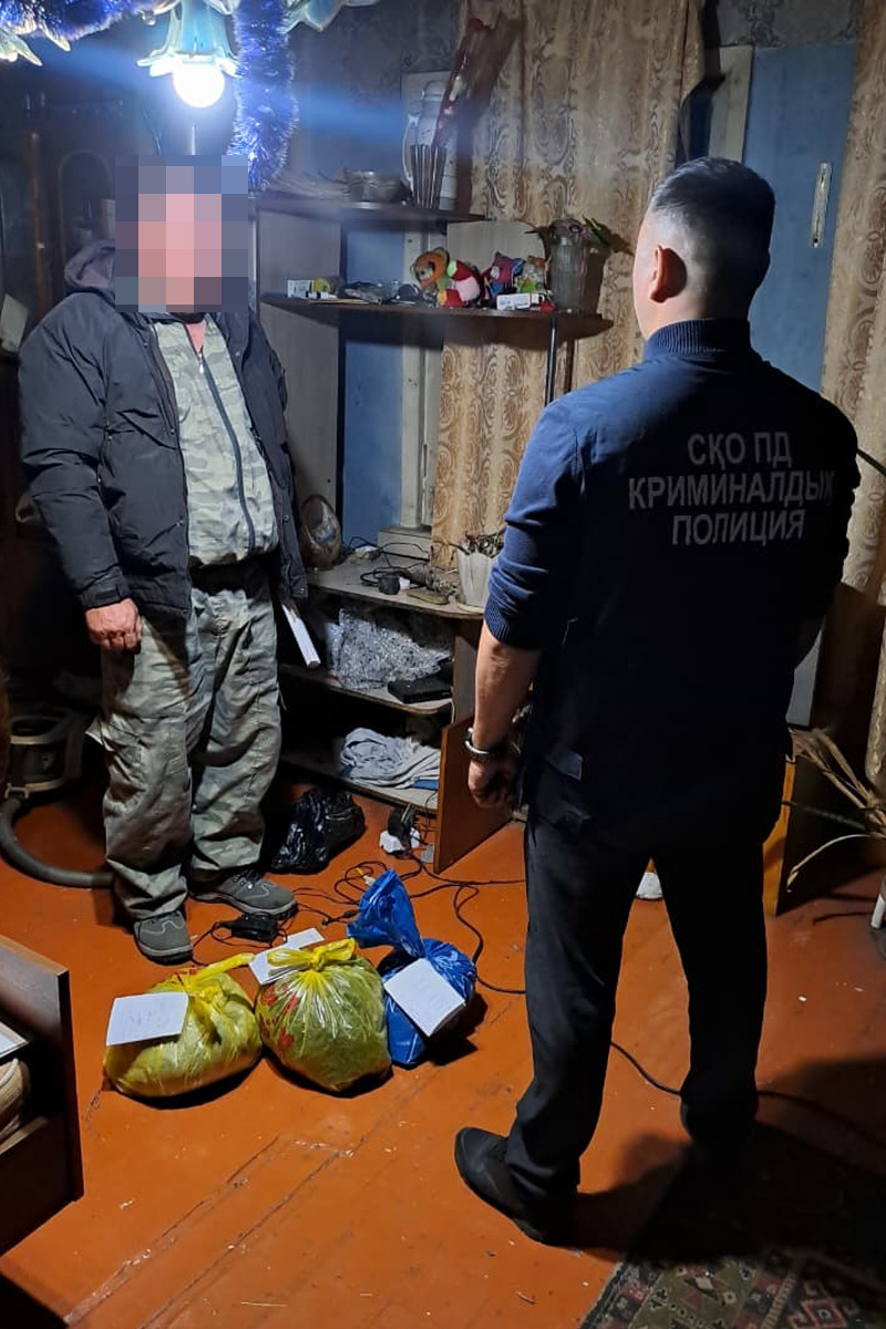 СҚО-ның Аққайың ауданында полицейлер 2 келіге жуық кептірілген марихуана тәркіледі